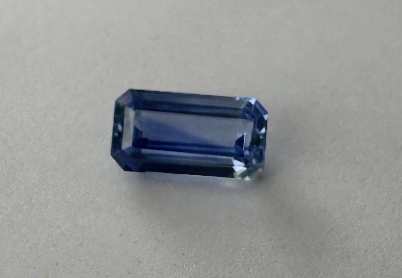 Exquisite 2.72ct Unheated No Heat Blue Sapphire & Certificate