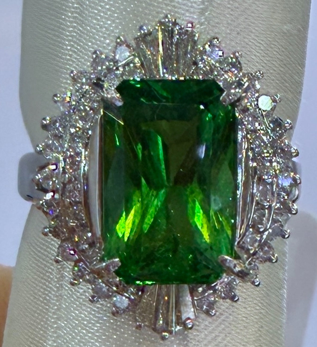 A Gorgeous 4.11ct Tsavorite & Diamond Platinum Ring