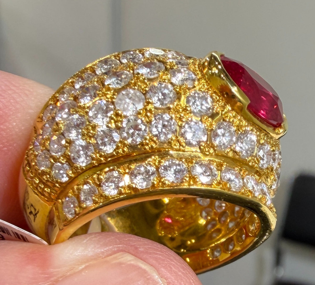 A Magnificent 2.02ct Ruby & Diamond 18k Unisex Ring