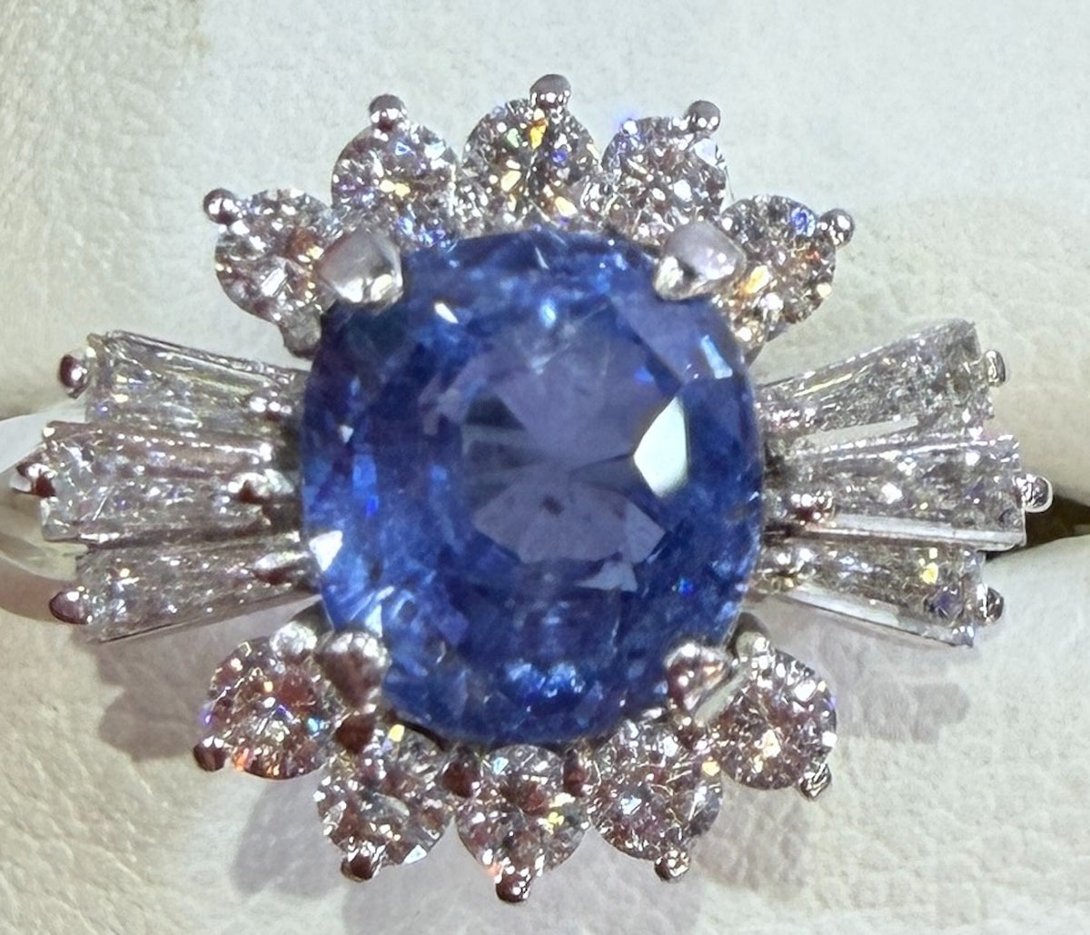 A Delightful 3.34ct Unheated Blue Sapphire Platinum & Diamond Ring