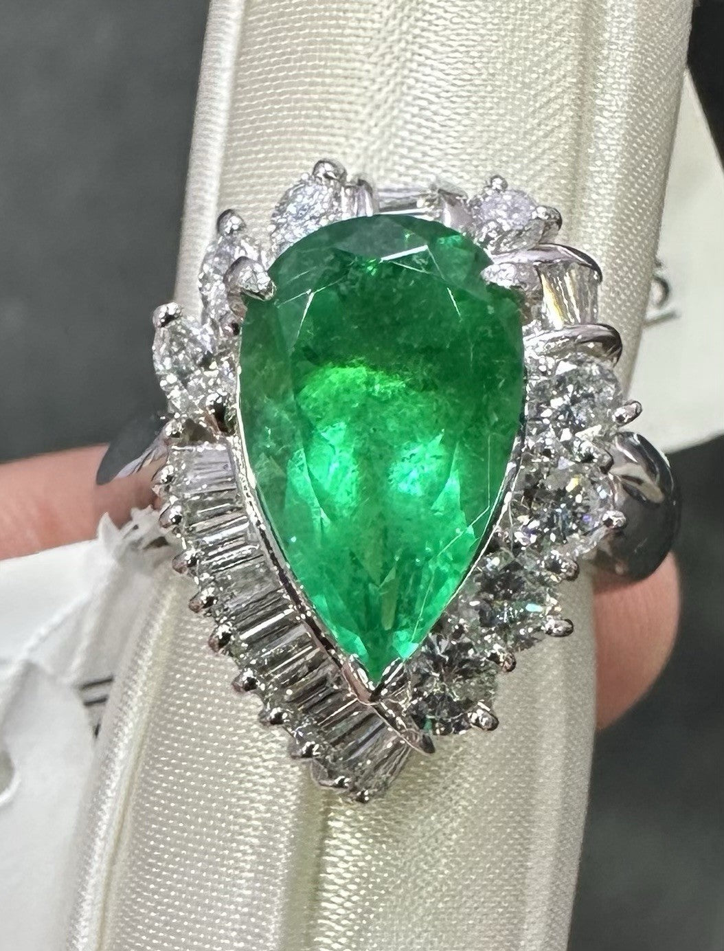 An Extraordinary 3.97ct Colombia Emerald & Diamond Platinum Ring