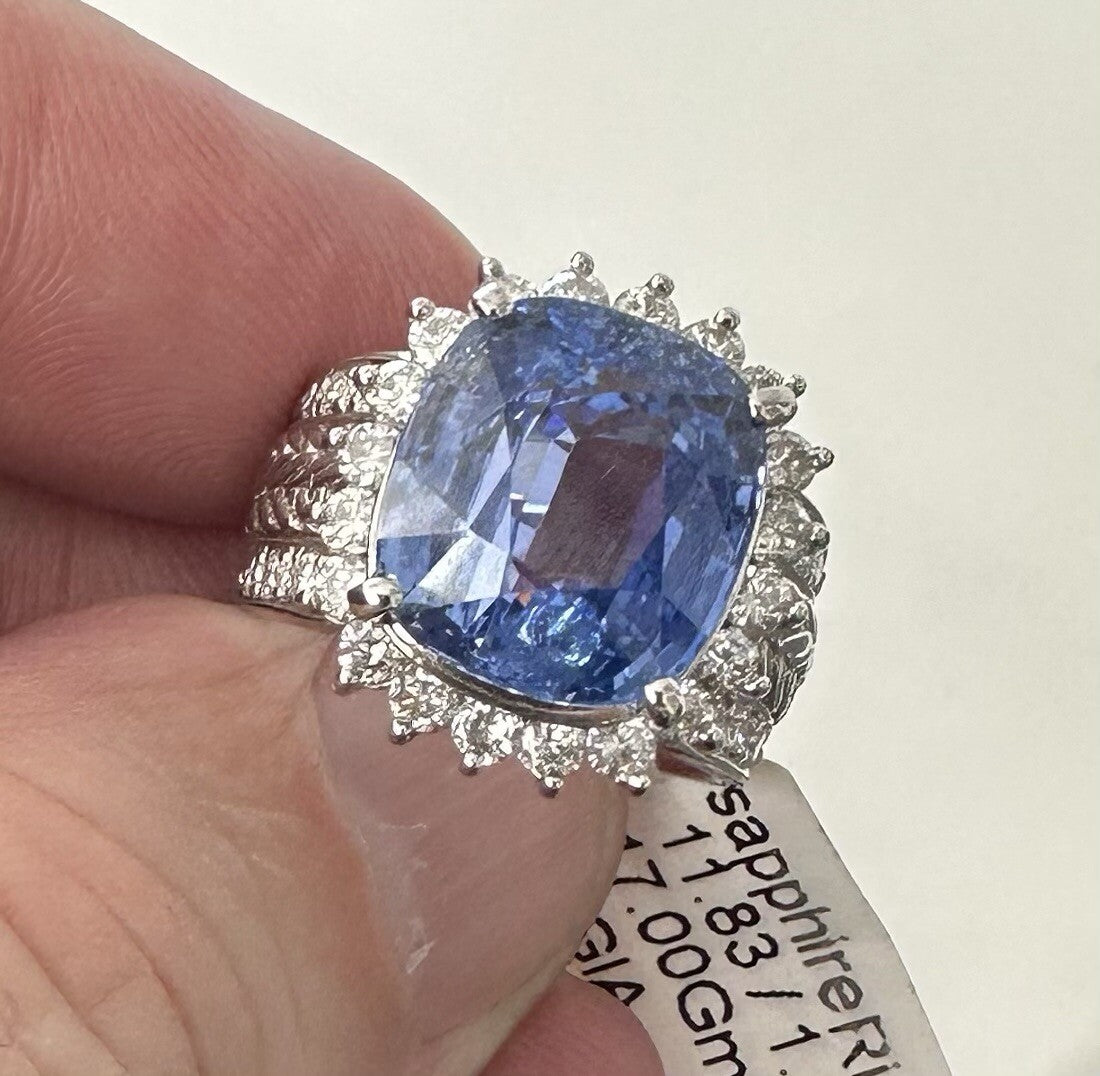 A Stunning Unisex 11.83ct Cornflower Blue Sapphire Plat & Diamond Ring