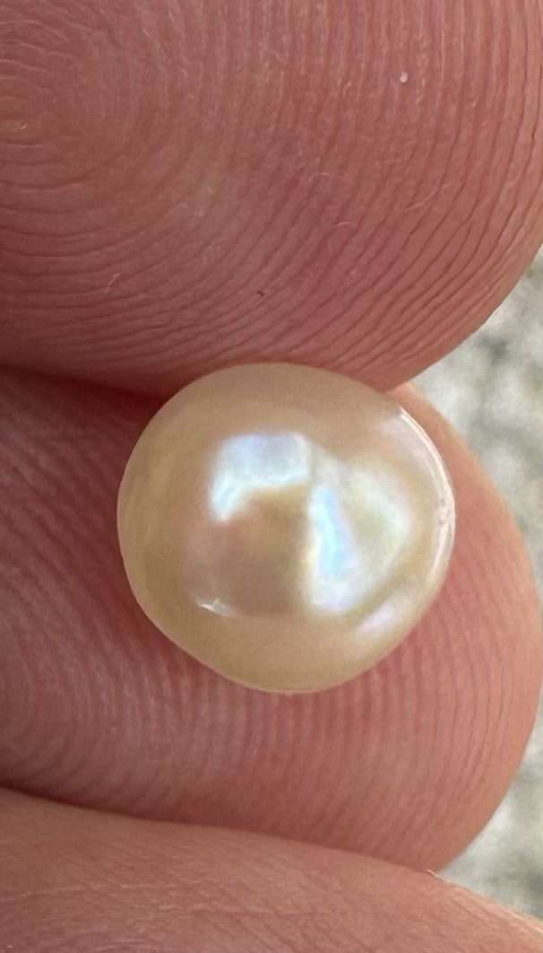 An Exquisite 2.65ct Natural Saltwater Pearl GIA Certificate