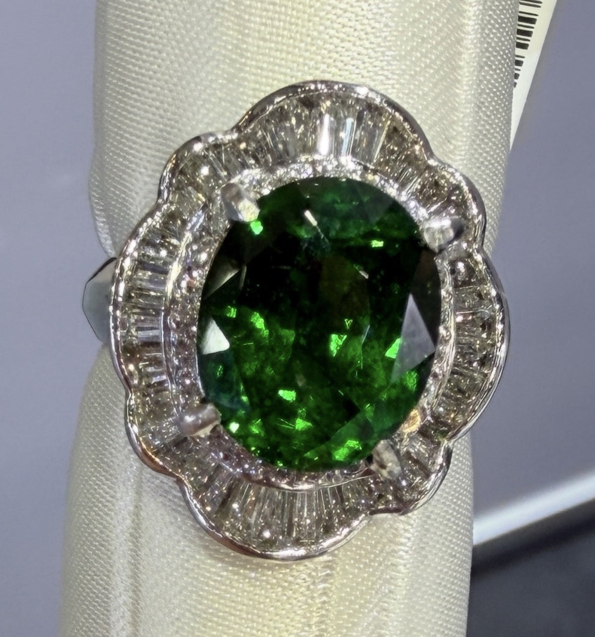 A Gorgeous 5.36ct Tsavorite & Diamond Platinum Ring