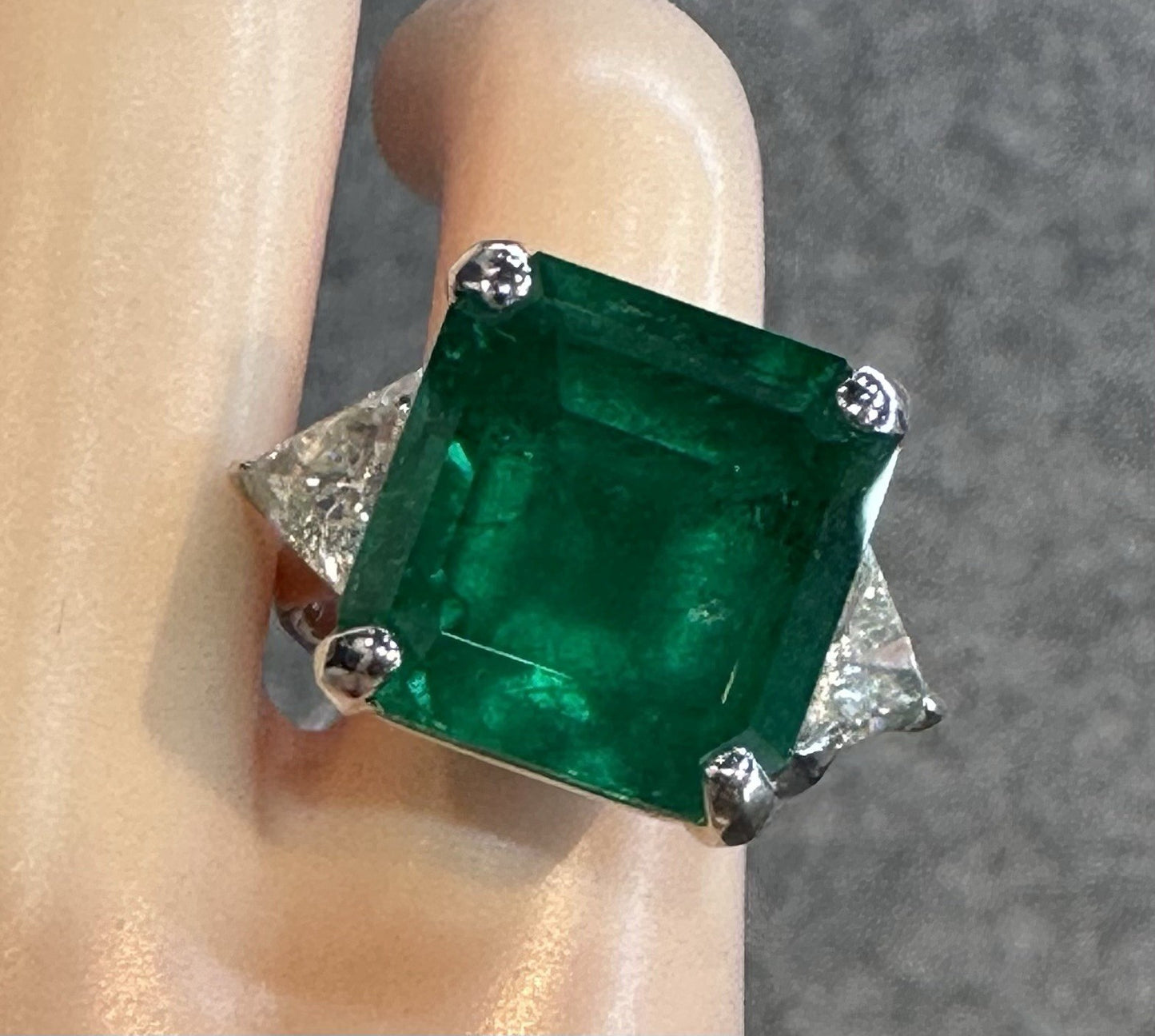 A Magnificent 12.86ct Muzo Colombia Emerald & Diamond Ring GRS