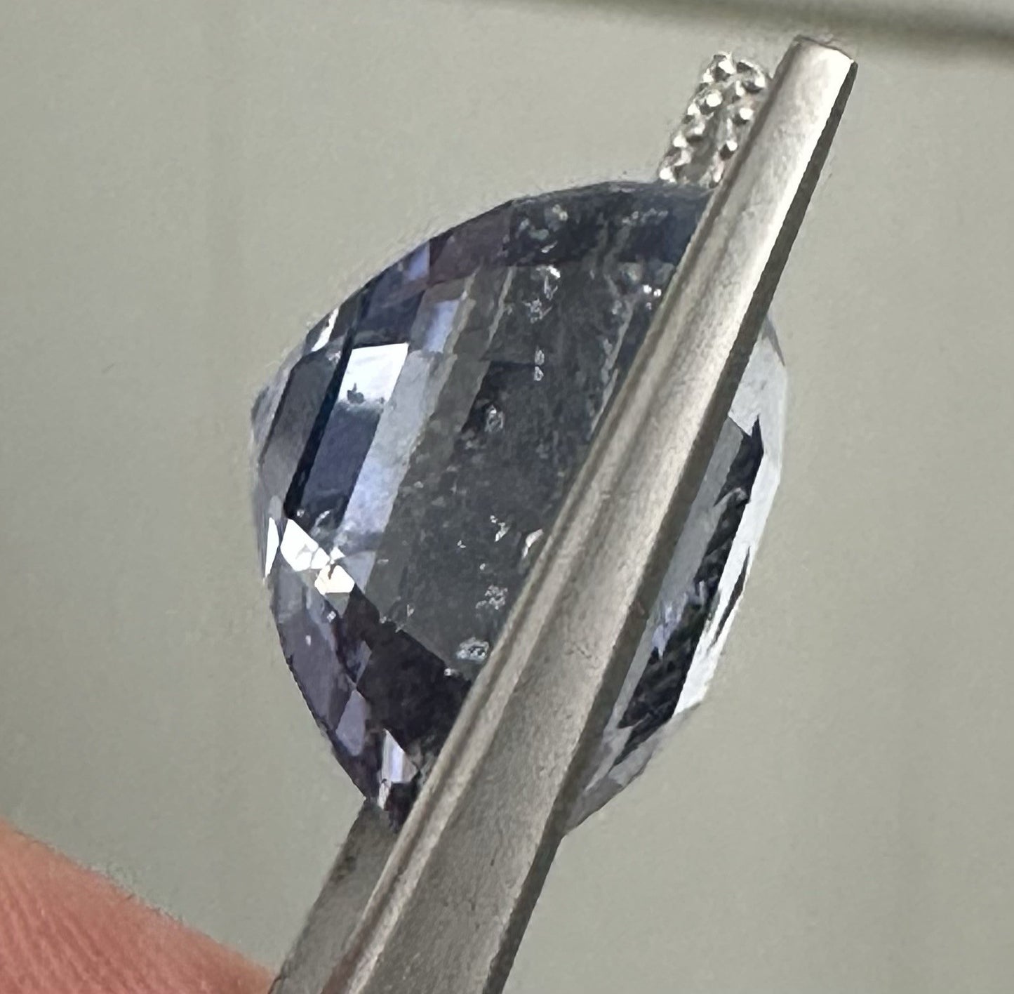 A Stunning Unheated 24.47ct Sri Lankan Violet Blue Sapphire